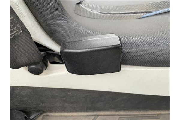 Recambio de anclaje cinturon delantero izquierdo para renault twizy eléctrico urban referencia OEM IAM 8200754526  