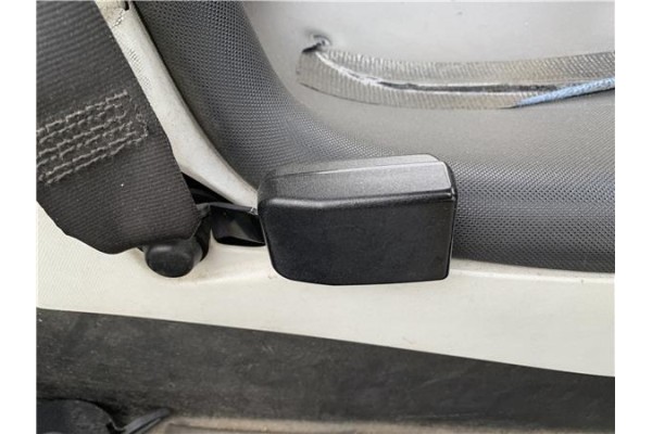 Recambio de anclaje cinturon delantero izquierdo para renault twizy eléctrico urban referencia OEM IAM 8200754526  