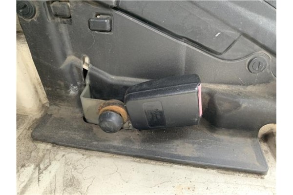 Recambio de anclaje cinturon trasero central para renault twizy eléctrico urban referencia OEM IAM 8200011828  