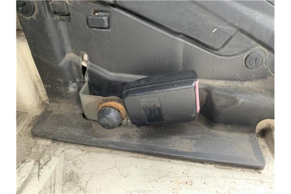 Recambio de anclaje cinturon trasero central para renault twizy eléctrico urban referencia OEM IAM 8200011828  