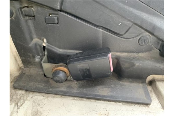 Recambio de anclaje cinturon trasero central para renault twizy eléctrico urban referencia OEM IAM 8200011828  