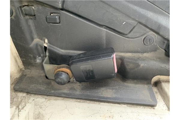 Recambio de anclaje cinturon trasero central para renault twizy eléctrico urban referencia OEM IAM 8200011828  