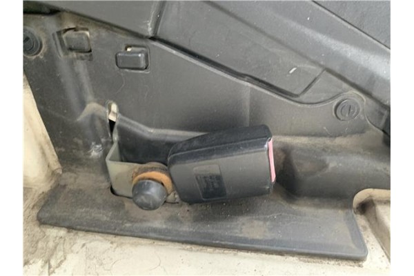 Recambio de anclaje cinturon trasero central para renault twizy eléctrico urban referencia OEM IAM 8200011828  