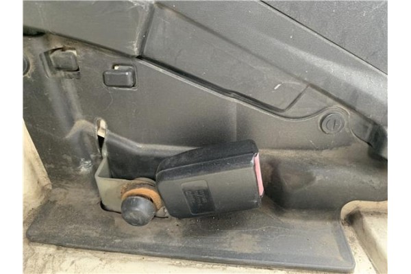 Recambio de anclaje cinturon trasero central para renault twizy eléctrico urban referencia OEM IAM 8200011828  