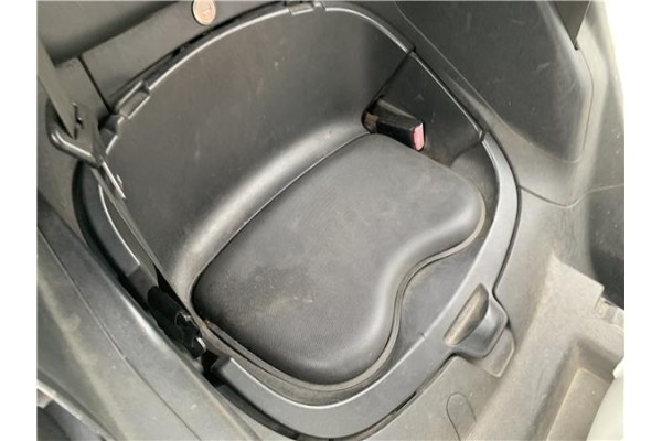 Recambio de asiento trasero central para renault twizy eléctrico urban referencia OEM IAM 883C52402R 883C56632R 