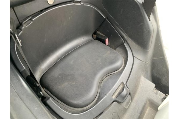 Recambio de asiento trasero central para renault twizy eléctrico urban referencia OEM IAM 883C52402R 883C56632R 