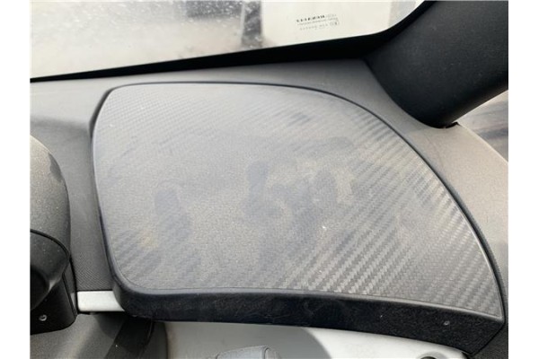 Recambio de tapa derecha salpicadero para renault twizy eléctrico urban referencia OEM IAM 685111941R  