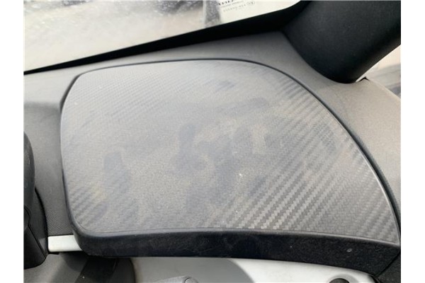 Recambio de tapa derecha salpicadero para renault twizy eléctrico urban referencia OEM IAM 685111941R  