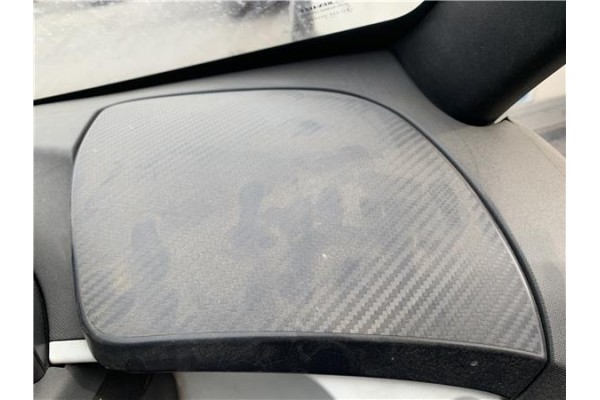 Recambio de tapa derecha salpicadero para renault twizy eléctrico urban referencia OEM IAM 685111941R  