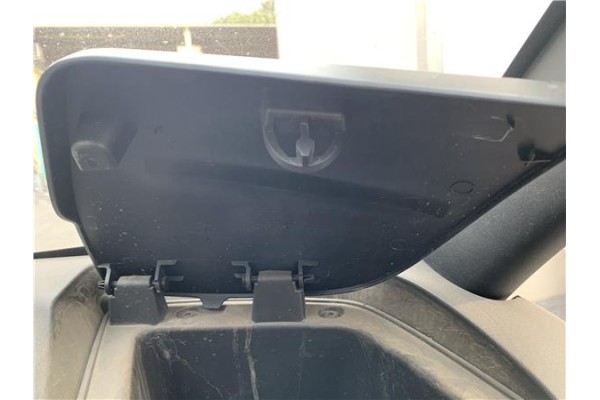 Recambio de tapa derecha salpicadero para renault twizy eléctrico urban referencia OEM IAM 685111941R  