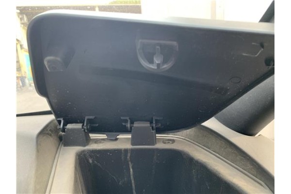 Recambio de tapa derecha salpicadero para renault twizy eléctrico urban referencia OEM IAM 685111941R  