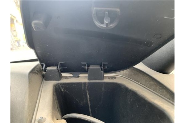 Recambio de tapa derecha salpicadero para renault twizy eléctrico urban referencia OEM IAM 685111941R  