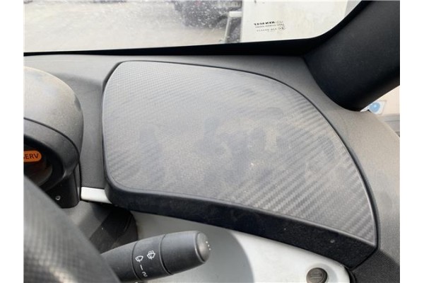 Recambio de tapa derecha salpicadero para renault twizy eléctrico urban referencia OEM IAM 685111941R  