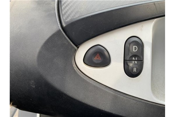 Recambio de interruptor luces emergencia para renault twizy eléctrico urban referencia OEM IAM 8200634256  
