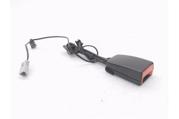 Recambio de anclaje cinturon delantero izquierdo para iveco daily chasis 2.3 referencia OEM IAM 5801455971  