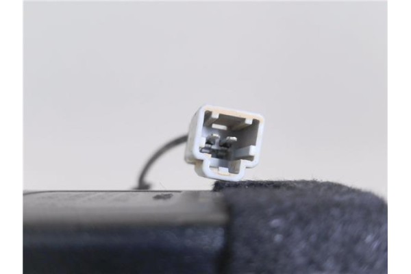 Recambio de anclaje cinturon delantero izquierdo para iveco daily chasis 2.3 referencia OEM IAM 5801455971  