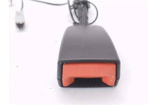 Recambio de anclaje cinturon delantero izquierdo para iveco daily chasis 2.3 referencia OEM IAM 5801455971  