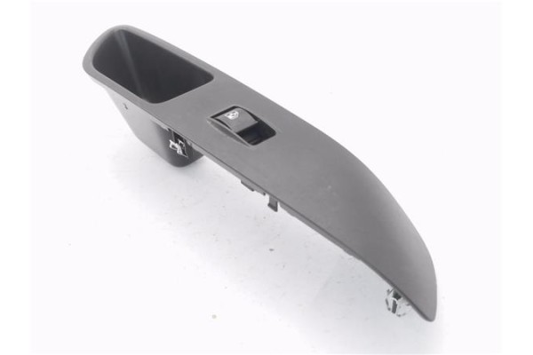 Recambio de mando elevalunas delantero derecho para iveco daily chasis 2.3 referencia OEM IAM 5802804533  