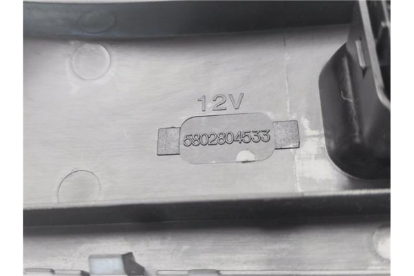 Recambio de mando elevalunas delantero derecho para iveco daily chasis 2.3 referencia OEM IAM 5802804533  