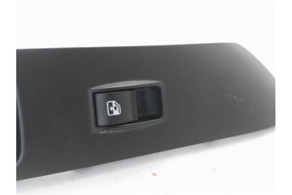 Recambio de mando elevalunas delantero derecho para iveco daily chasis 2.3 referencia OEM IAM 5802804533  