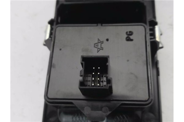 Recambio de mando elevalunas delantero izquierdo para iveco daily chasis 2.3 referencia OEM IAM 5802846165  