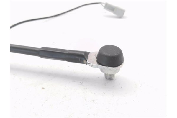 Recambio de anclaje cinturon delantero derecho para iveco daily chasis 2.3 referencia OEM IAM 5802806620  