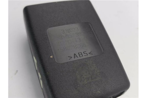 Recambio de anclaje cinturon delantero derecho para iveco daily chasis 2.3 referencia OEM IAM 5802806620  