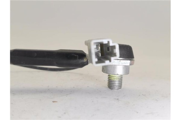 Recambio de anclaje cinturon delantero derecho para iveco daily chasis 2.3 referencia OEM IAM 5802806620  