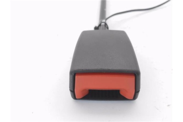 Recambio de anclaje cinturon delantero derecho para iveco daily chasis 2.3 referencia OEM IAM 5802806620  