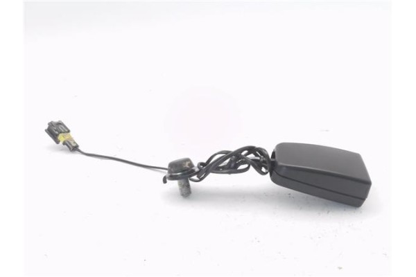 Recambio de anclaje cinturon delantero derecho para iveco daily chasis 2.3 referencia OEM IAM 5802806622  