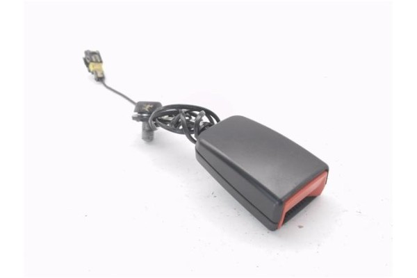 Recambio de anclaje cinturon delantero derecho para iveco daily chasis 2.3 referencia OEM IAM 5802806622  