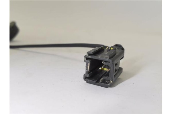 Recambio de anclaje cinturon delantero derecho para iveco daily chasis 2.3 referencia OEM IAM 5802806622  