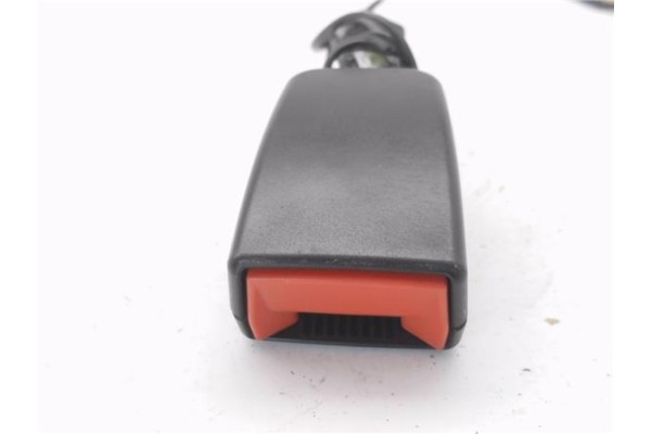 Recambio de anclaje cinturon delantero derecho para iveco daily chasis 2.3 referencia OEM IAM 5802806622  