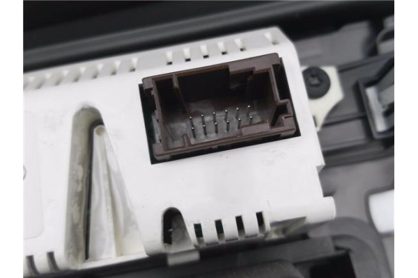 Recambio de embellecedor consola central para citroen c4 coupe 1.6 16v referencia OEM IAM 9657882880  