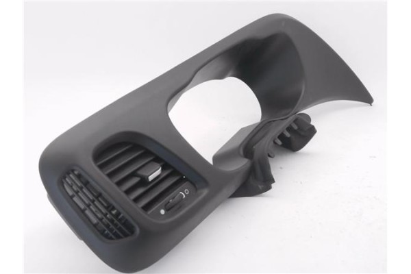 Recambio de embellecedor cuadro instrumentos para iveco daily chasis 2.3 referencia OEM IAM 5802383302  