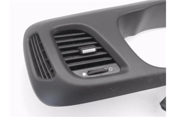 Recambio de embellecedor cuadro instrumentos para iveco daily chasis 2.3 referencia OEM IAM 5802383302  