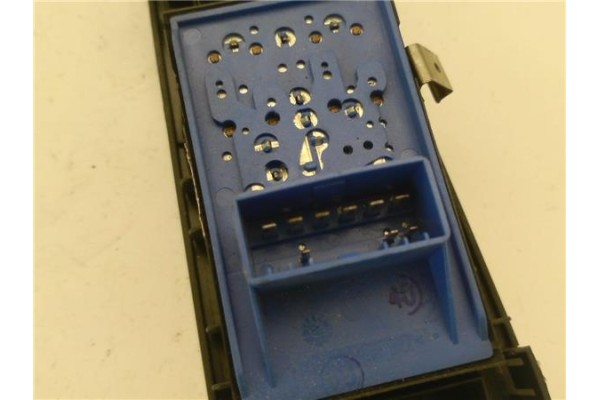 Recambio de mando elevalunas delantero izquierdo para fiat punto / grande punto (199) 1.4 referencia OEM IAM 735423371  