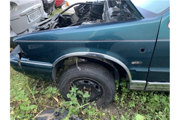 Recambio de aleta delantero izquierda para chrysler saratoga 3.0 v6 referencia OEM IAM 4911947  