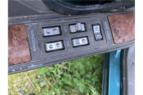 Recambio de mando elevalunas delantero izquierdo para chrysler saratoga 3.0 v6 referencia OEM IAM 4685010  