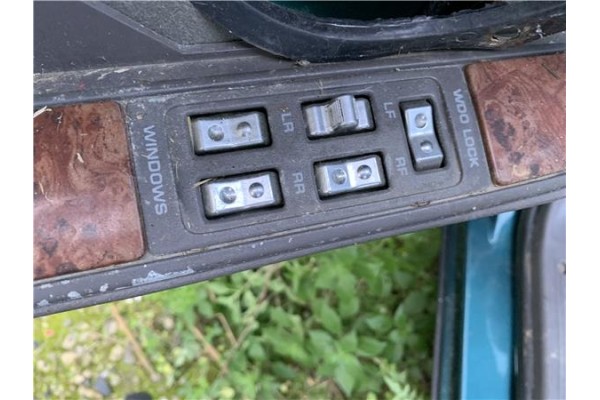 Recambio de mando elevalunas delantero izquierdo para chrysler saratoga 3.0 v6 referencia OEM IAM 4685010  