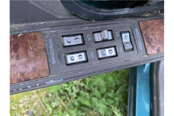 Recambio de mando elevalunas delantero izquierdo para chrysler saratoga 3.0 v6 referencia OEM IAM 4685010  