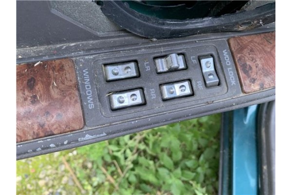 Recambio de mando elevalunas delantero izquierdo para chrysler saratoga 3.0 v6 referencia OEM IAM 4685010  