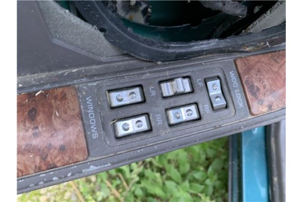 Recambio de mando elevalunas delantero izquierdo para chrysler saratoga 3.0 v6 referencia OEM IAM 4685010  