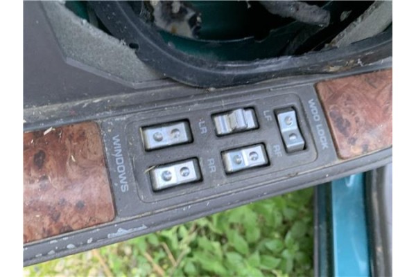 Recambio de mando elevalunas delantero izquierdo para chrysler saratoga 3.0 v6 referencia OEM IAM 4685010  