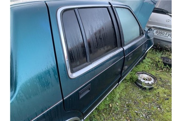 Recambio de puerta trasero derecha para chrysler saratoga 3.0 v6 referencia OEM IAM 4443862  