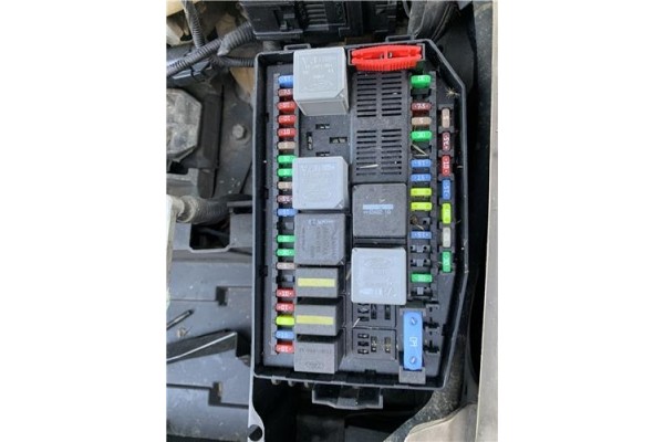 Recambio de caja fusibles/rele para jaguar x-type 2.0 d executive referencia OEM IAM C2S35967  