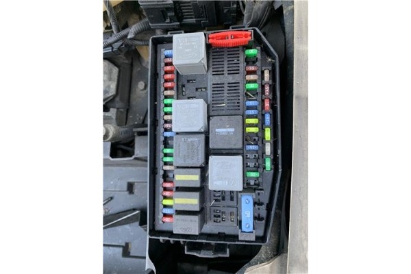 Recambio de caja fusibles/rele para jaguar x-type 2.0 d executive referencia OEM IAM C2S35967  