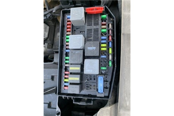 Recambio de caja fusibles/rele para jaguar x-type 2.0 d executive referencia OEM IAM C2S35967  
