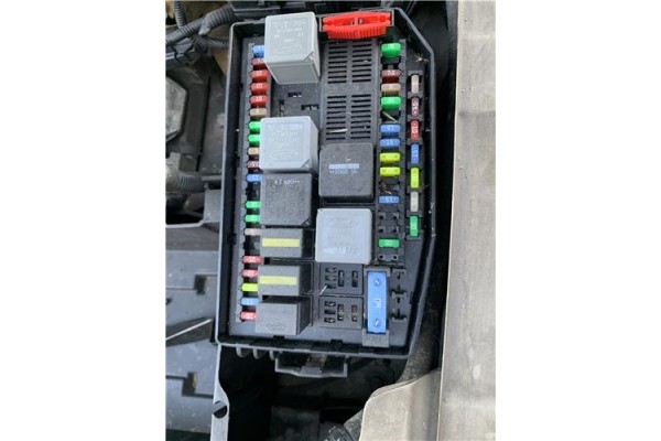 Recambio de caja fusibles/rele para jaguar x-type 2.0 d executive referencia OEM IAM C2S35967  