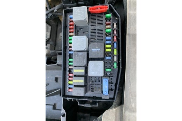 Recambio de caja fusibles/rele para jaguar x-type 2.0 d executive referencia OEM IAM C2S35967  